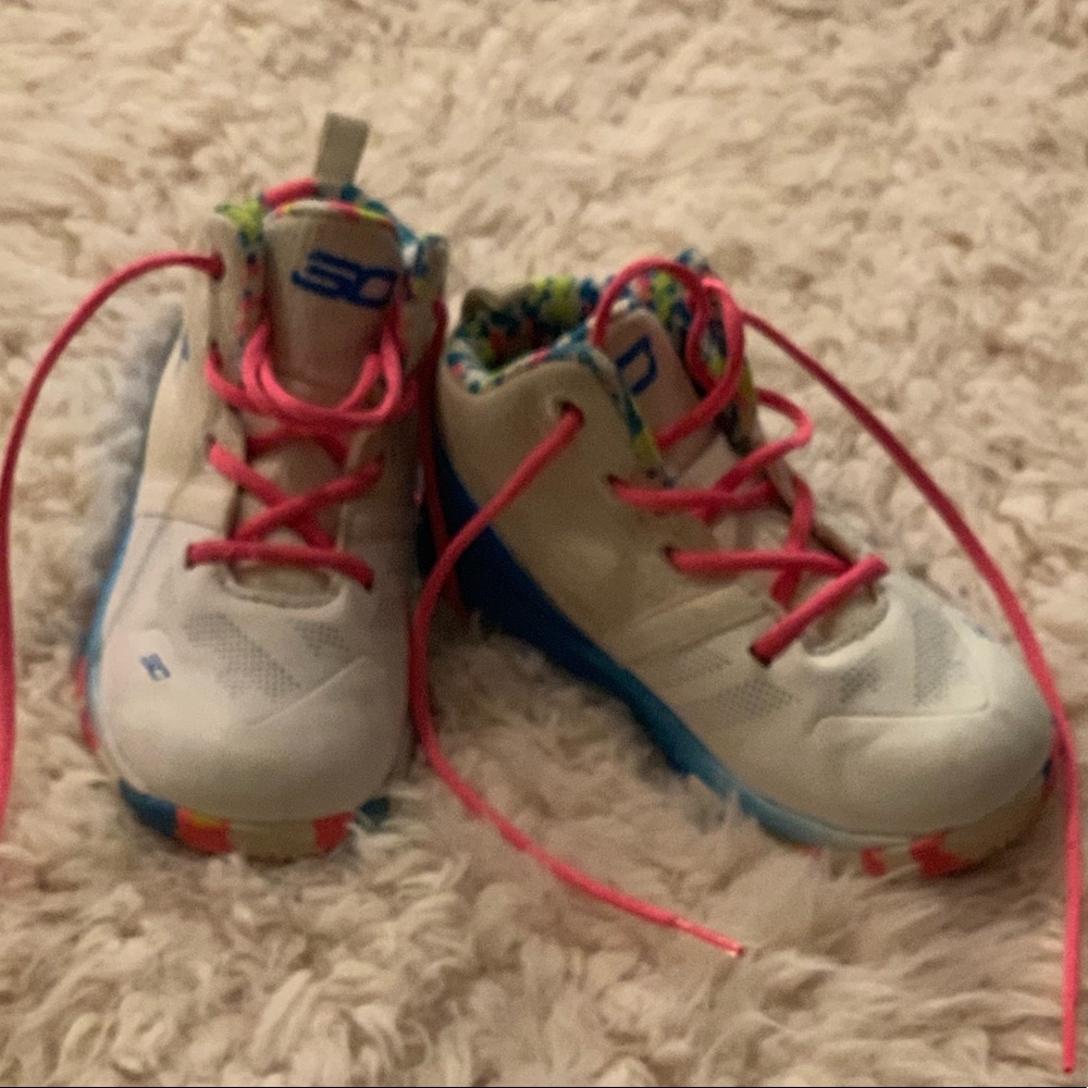 Steph Curry’s - Picture 3 of 6